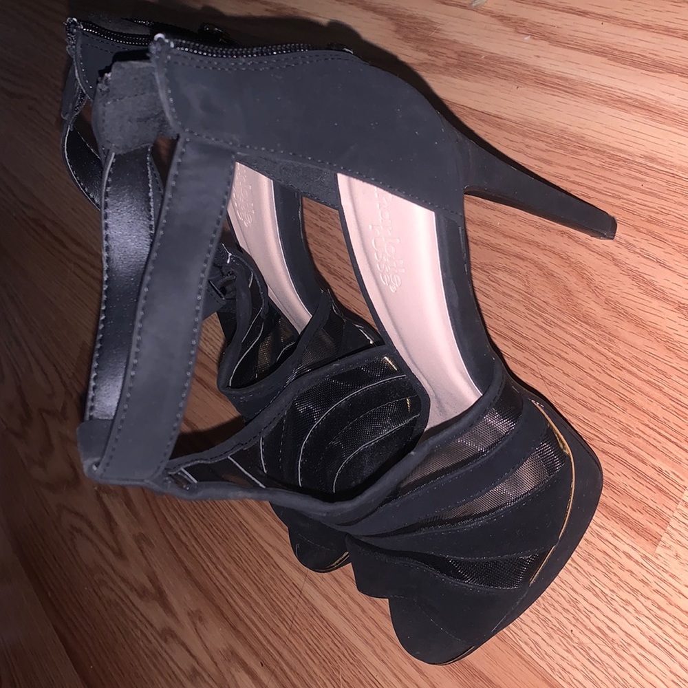 Worn once sexy black stilettos